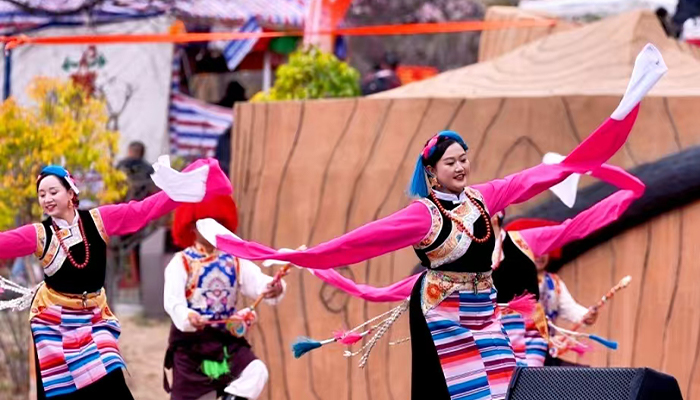 Xianzi Dance in Tibet