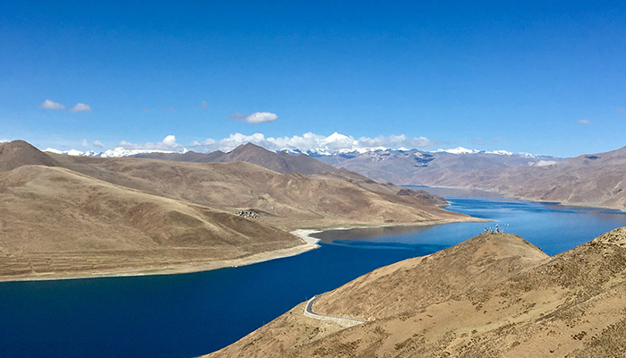  Yamdroktso lake 