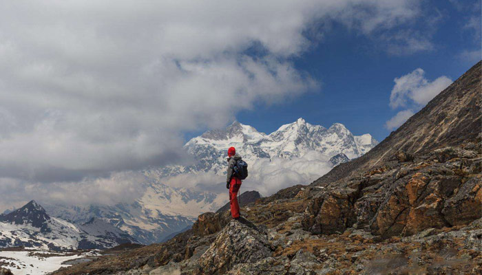 Experiencing the amazing scenery on the trekking way