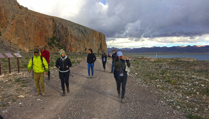 Our guide help the tourists derive better pleasures from the trip