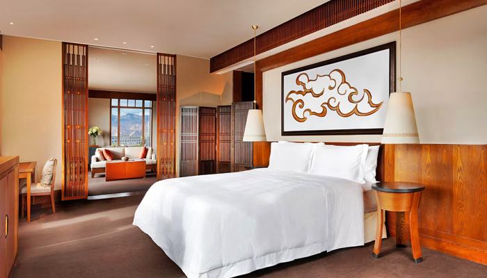 Deluxe room with oxygen supply at St. Regis Lhasa Resort