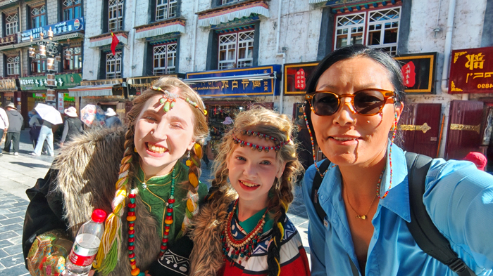 Local English-speaking Tibetan guide in Lhasa