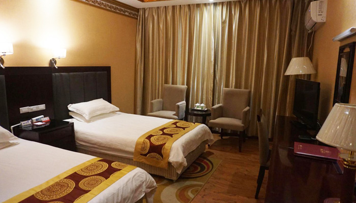 Tingri Everest Hotel room