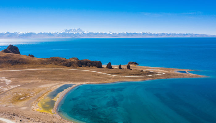 Nyenchen Tanglha Mountain and Namtso Lake