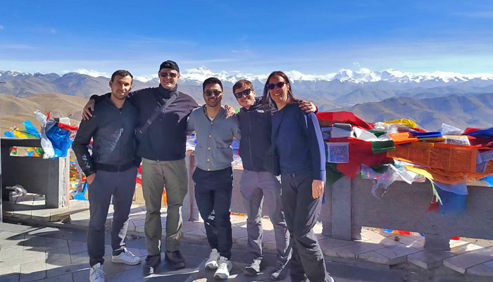 Gawula Pass panoramic Himalayan views in Tibet