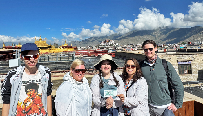 Warm keeping and sunscreen when travel to Lhasa