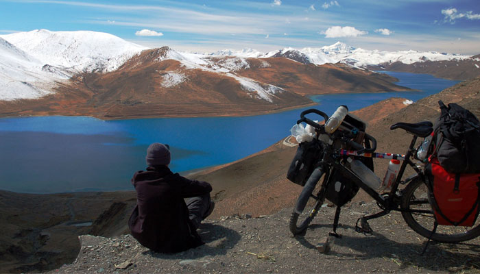  Yamdrok Lake 