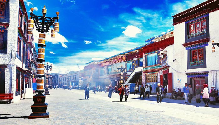 Barkhor Street is the treasure trove of Tibetan culture items to buy
