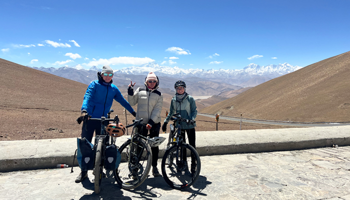Cycle in Tibet in the Ideal Weather