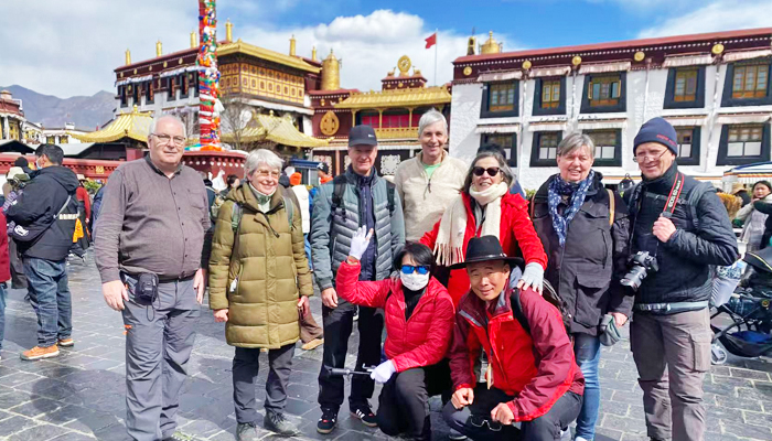 Visiting Jokhang Temple in Lhasa during winter