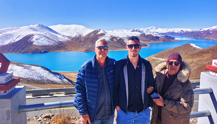 Panoramic view of Yamdrok Lake in Tibet