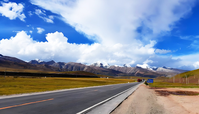 Qinghai-Tibet Highway Scenery