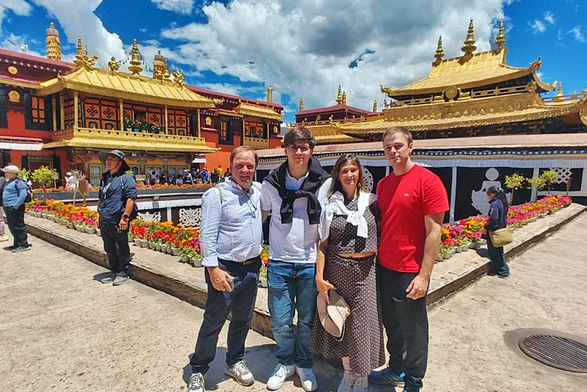 Discover Jokhang Temple in Lhasa