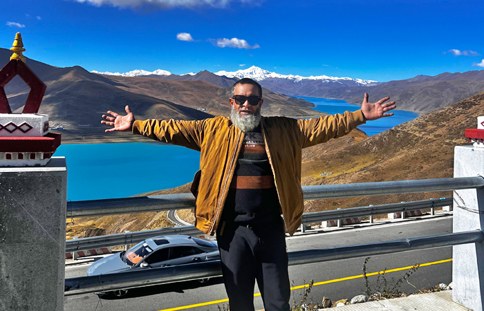 Enjoy sweeping views of Yamdrok Lake from Gambala Pass