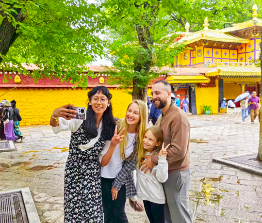 Experience Lingka Picnic Culture at Norbulingka