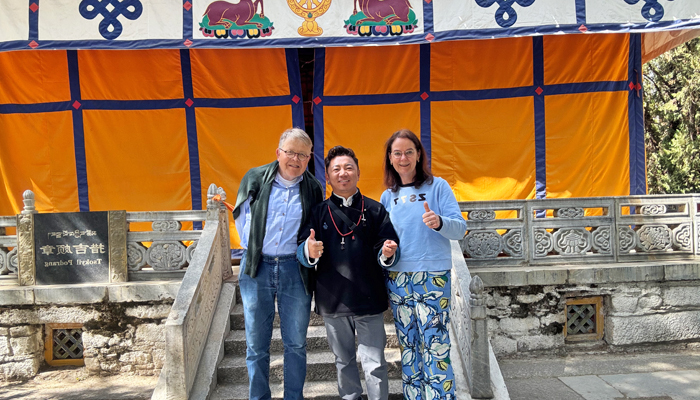 Private Norbulingka tour with a local Tibetan guide in Lhasa