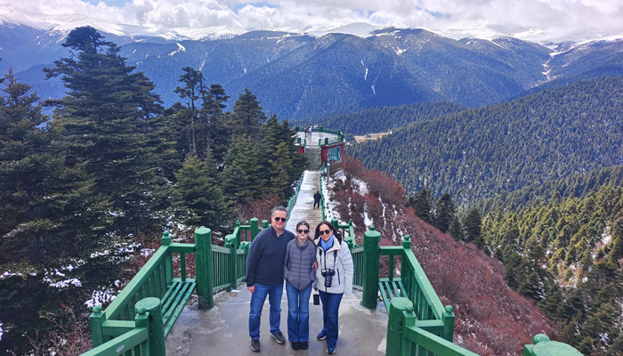 Family travelers visiting Lulang Forest during a Nyingchi private tour