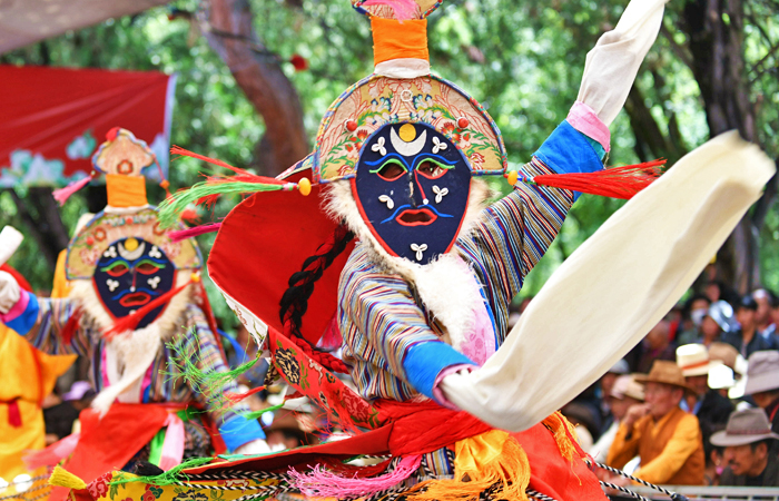 Watch Tibetan opera at Norbulingka Palace during Shoton Festival