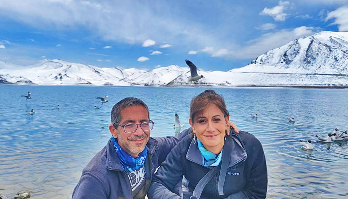 Birdwatching in Yamdrok Lake in winter
