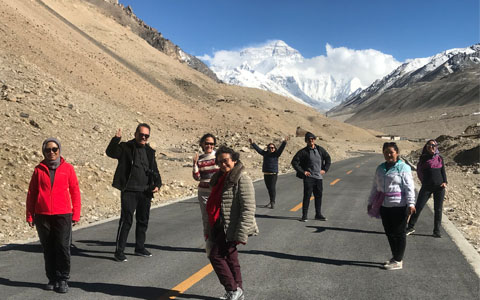 Everest Base Camp Tour in Nepal vs Tibet: Which to Choose?