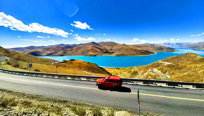 The road to Yamdrok Lake from Lhasa is well-paved
