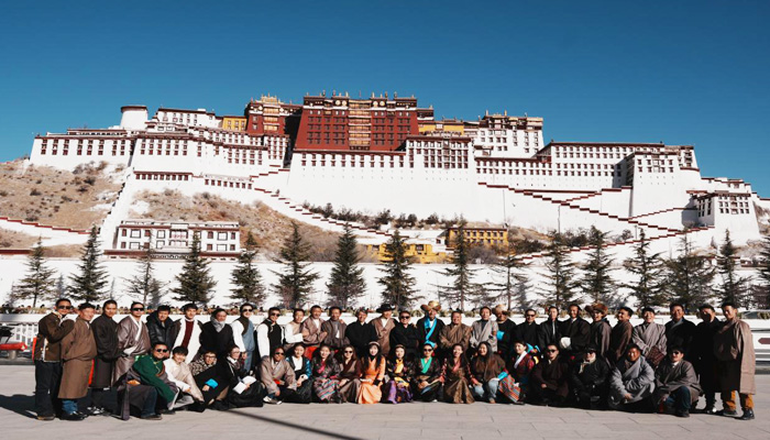 Our Tibetan travel guide and experts