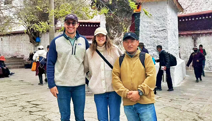 Private tour at Sera Monastery with tour guide