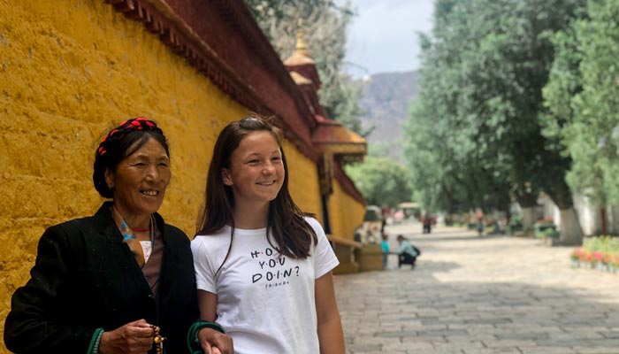 Meet hospitable local Tibetan people