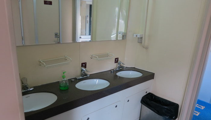 Hard sleeper washing area