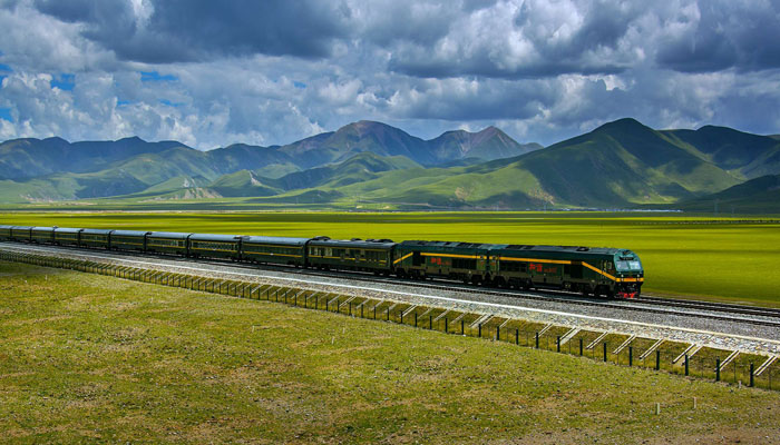 Scenery along the Shanghai to Lhasa train journey