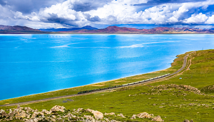 Tibet train passing Qinghai Lake