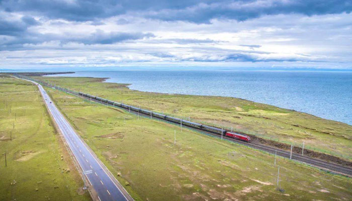 Tibet train Pass by Qinghai Lake