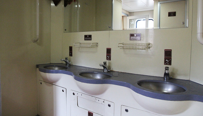 Tibet train washing area