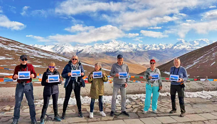enjoy the scenery of Himalayan Range at Gawula Pass