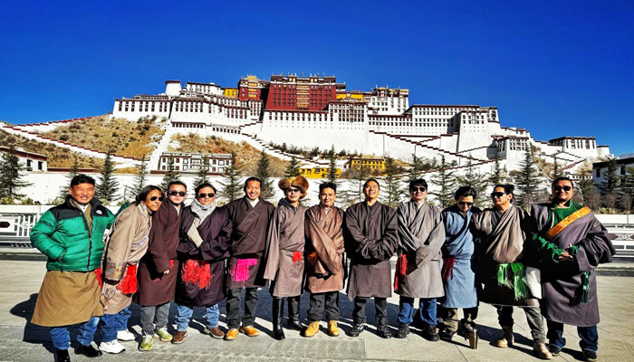 Professional team of local Tibetan tour guides
