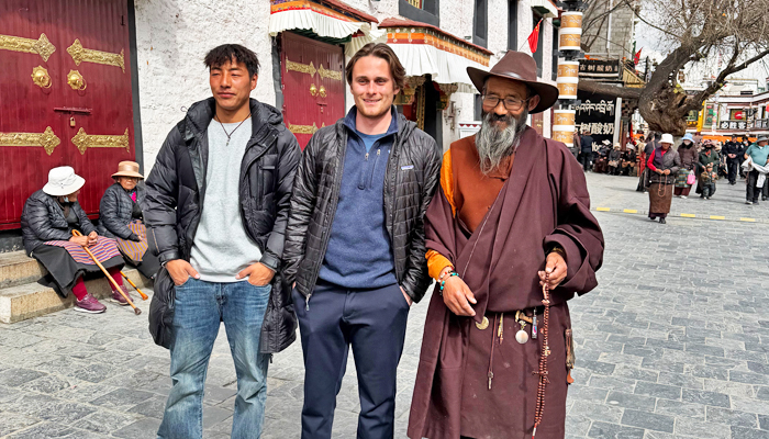 Taking photos with local Tibetans in Lhasa