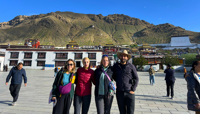 visit Tashilunpo Monastery
