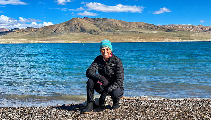 Sunny lakeshore at Lake Manasarovar in Tibet