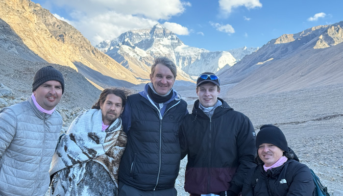 A clear view of Mount Everest in April