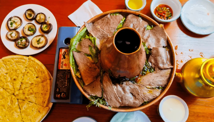 Tibetan yak meat hot pot