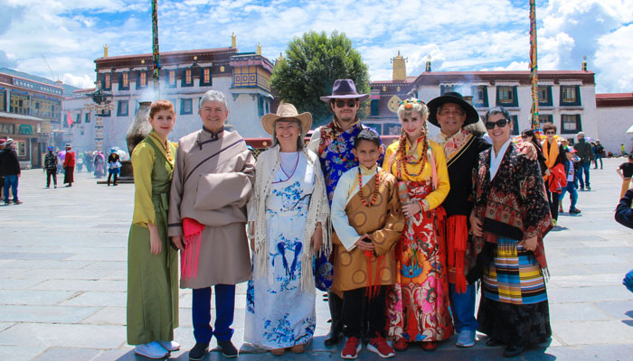 traditional Tibetan clothes