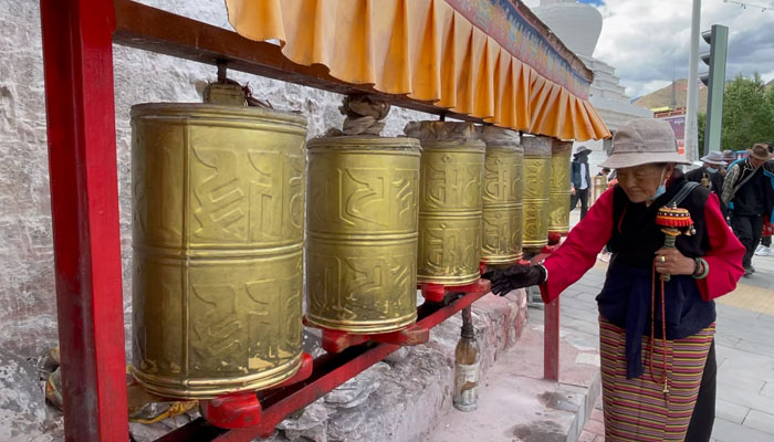 The temple-fixed prayer wheels