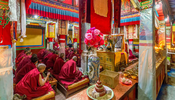 morning prayer in Jokhang Temple