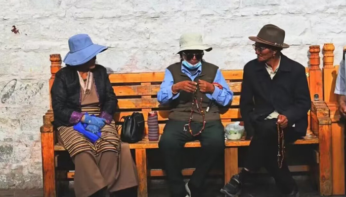 Tibetan people speak Tibetan in daily life