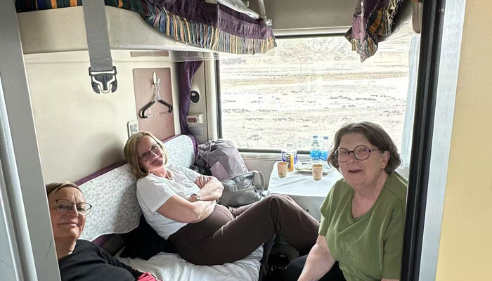 Take the Tibet train soft sleeper to Lhasa