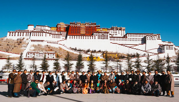 Our experienced Tibetan guides