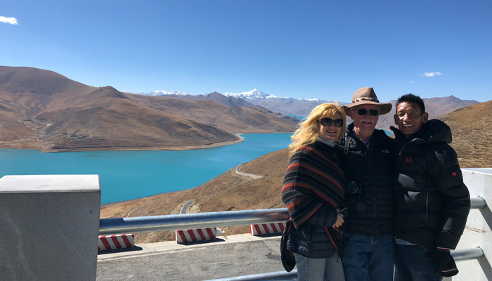 
Visit Yamdrok Lake with our Tibetan tour guide