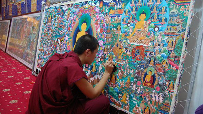 Tibetan monks are making Thangkas