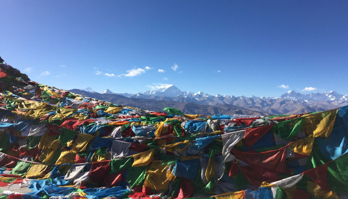 Prayer flags at Gawula Pass
