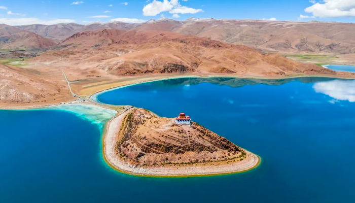 Yamdrok Lake Rutok Temple